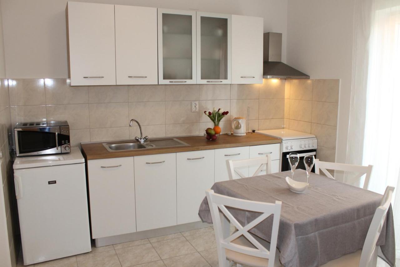 Apartments Valeria * Kastela