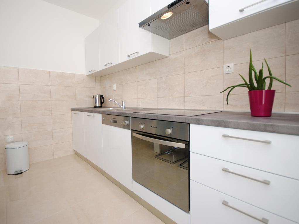 Apartments Valeria Kastela